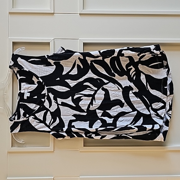 Chicos tunic length tank-top, black and white abstract, size large - Picture 1 of 3